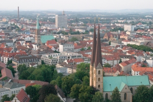 Blick auf Bielefeld mit der Neustädter Kirche