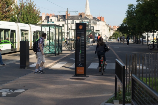 breite Fahrradstraße in Nantes
